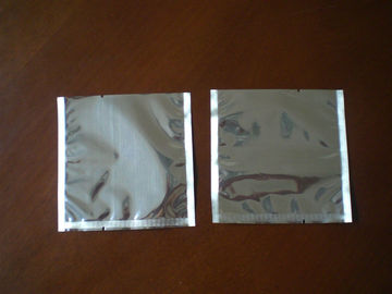 3 つの側面によってヒート シールされるホイルの袋の包装